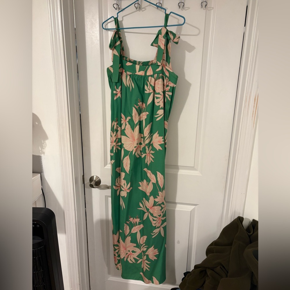 Tori Richard Sundress